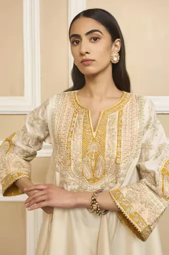Mohsina daisy ivory kurta set