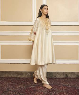 Mohsina daisy ivory kurta set 5