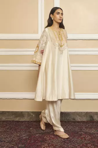 Mohsina daisy ivory kurta set