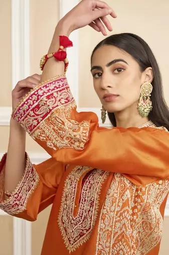 Naayab orange kurta set