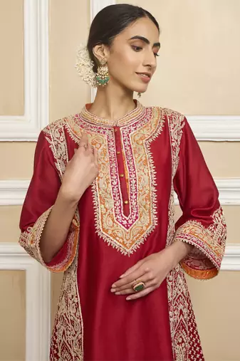 Naayab deep red kurta set