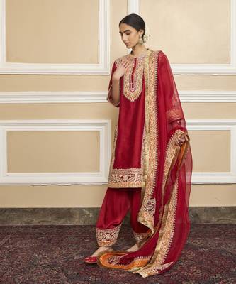 Naayab deep red kurta set 3