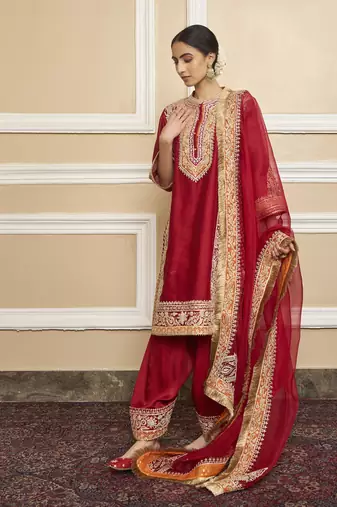Naayab deep red kurta set