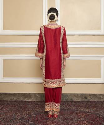 Naayab deep red kurta set 4