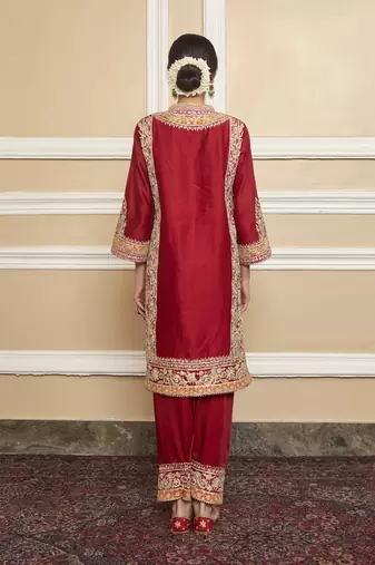 Naayab deep red kurta set