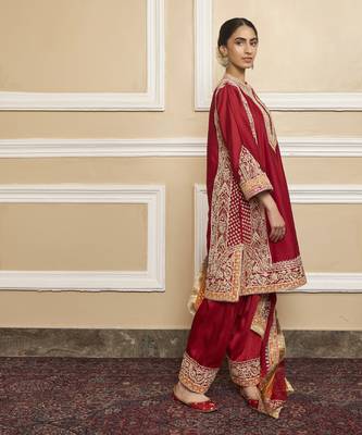 Naayab deep red kurta set 5