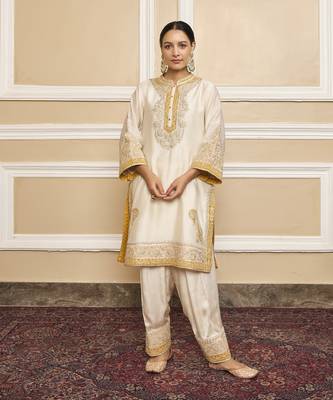 Sabaa daisy ivory kurta set 1