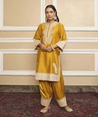 Sabaa glaze mustard kurta set 1