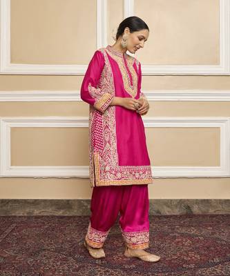 Naayab hotpink kurta set 5