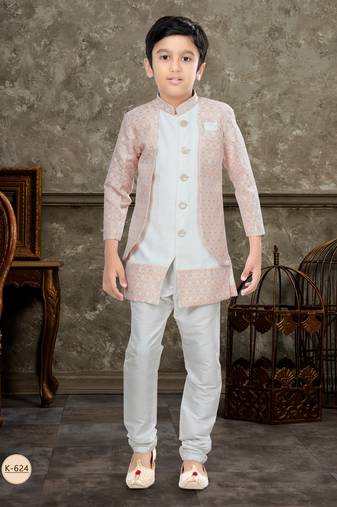 Off white classic indowestern sherwani set with thred and less work with fancy button