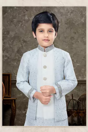 Off white classic indowestern sherwani set with thread and less work with fancy button