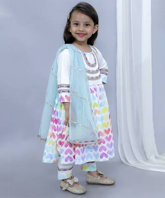 White multicolor heart prints kurta set 4