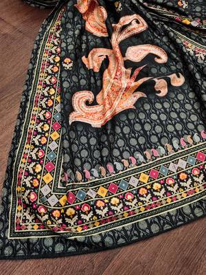 Trendmalls Women's Velvet Paisley Pattern Dupatta 3