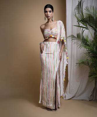 Stripes printed drape set 1