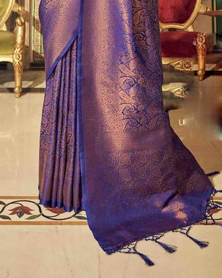 indigo kanchipuram silk blend saree with unstitched blouse piece 3