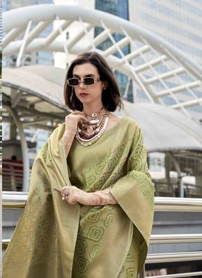 pista kanchipuram silk blend saree with unstitched blouse piece 2