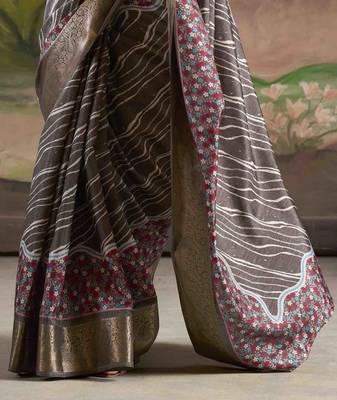 grey dola silk blend saree with unstitched blouse piece 3