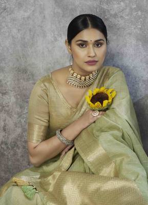pista cotton silk blend saree with unstitched blouse piece 4