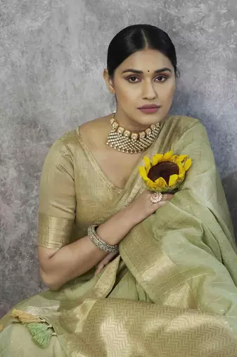pista cotton silk blend saree with unstitched blouse piece