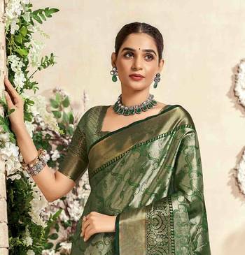 dark green silk blend blend saree with unstitched blouse piece 4
