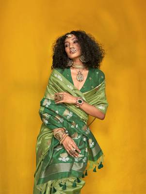 Green handloom silk blend weaving zari designer saree 2