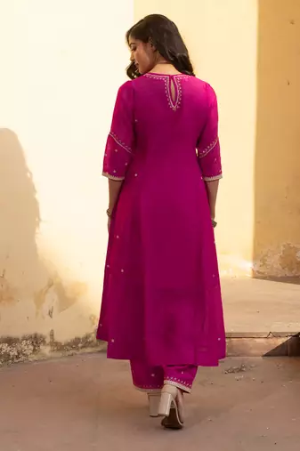 Pink chanderi embroidered three kali bandhani dupatta suit set
