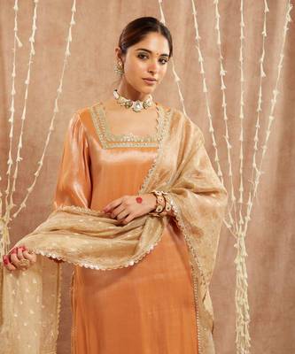 Orange scallop tissue kurta with 
narrow pants 2