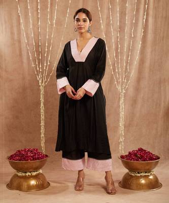 Black zari chanderi kurta with narrow pants 3