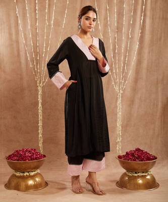Black zari chanderi kurta with narrow pants 5