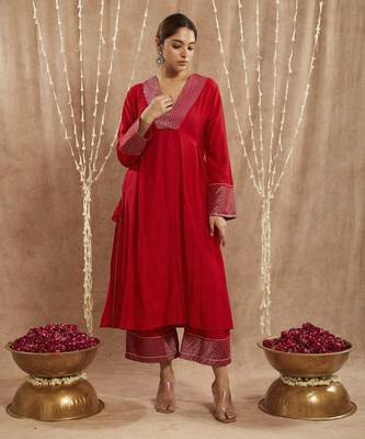 Red zari chanderi kurta with narrow pants 2