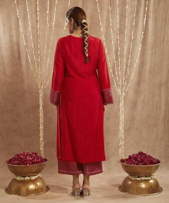 Red zari chanderi kurta with narrow pants 3