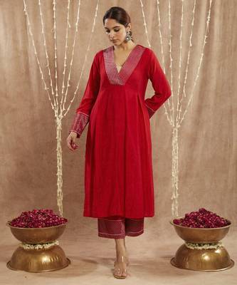 Red zari chanderi kurta with narrow pants 4