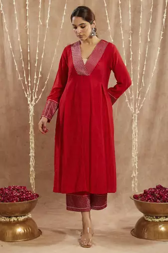 Red zari chanderi kurta with narrow pants