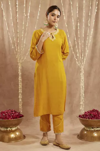 Golden dori chanderi kurta with narrow pants