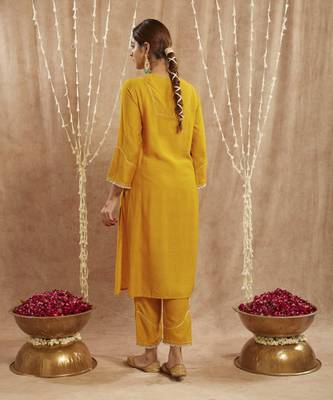 Golden dori chanderi kurta with narrow pants 3