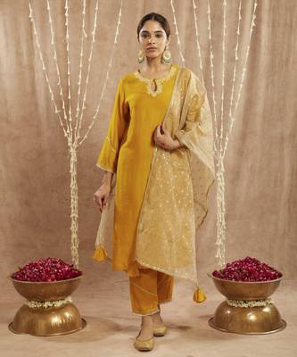 Golden dori chanderi kurta with narrow pants 4