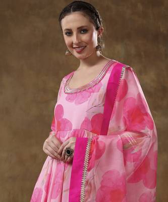 Meraki falak pink floral gotta lace work muslin anarkali with organza dupatta 4