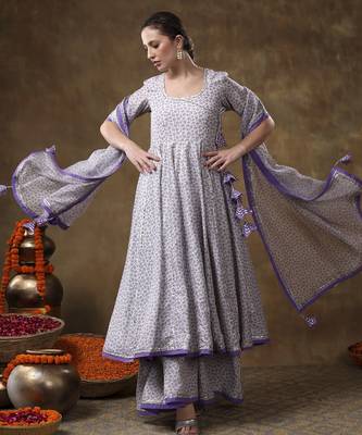Meraki zeenat lavender floral print muslin angrakha and plazo set with organza dupatta 3