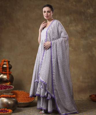 Meraki zeenat lavender floral print muslin angrakha and plazo set with organza dupatta 5