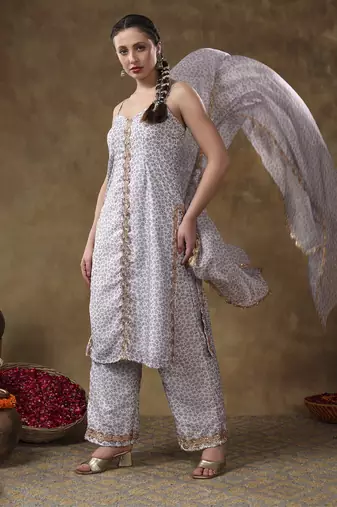 Meraki zeenat gotta lace work lavender floral kurta set with organza dupatta