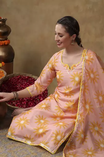 Meraki naila peach muslin printed kurta set with organza dupatta
