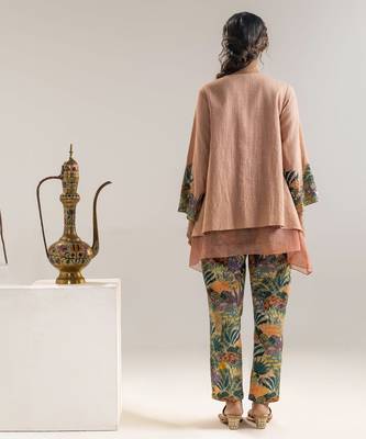 Kaira embroidered kurta set 4