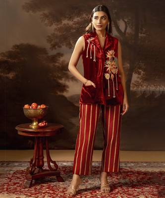 Red aarani embroidered blazer set 1
