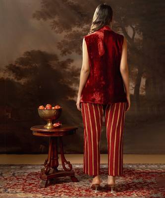 Red aarani embroidered blazer set 2