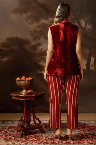 Red aarani embroidered blazer set