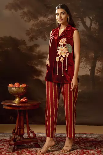 Red aarani embroidered blazer set