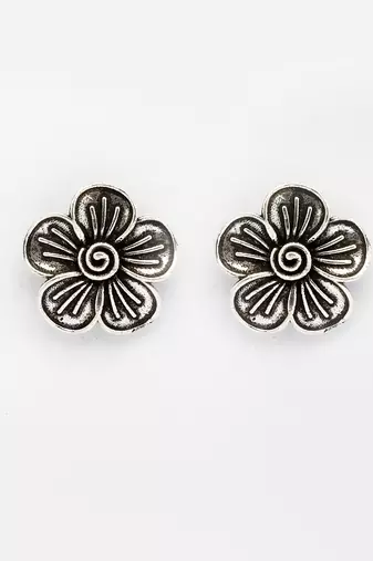  women silver plated oxidized floral shape stud earrings