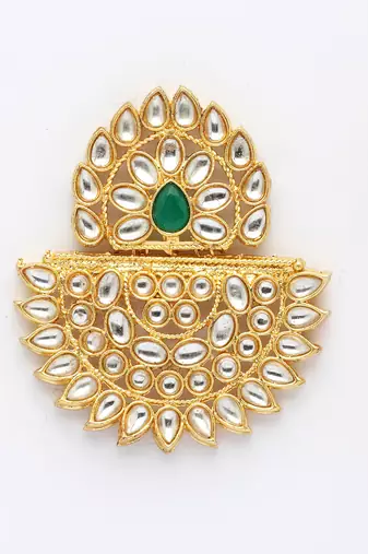  women's gold toned green stones & kundan studded jewellery set