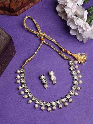  women gold plated round shape kundan studded short jewellery set 1