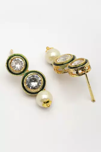  women gold plated round shape kundan studded short jewellery set